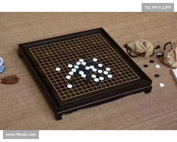 围棋子竟然是纯手工打造没有任何模具工艺精细度令人惊叹 围棋子竟然是纯手工打造没有任何模具工艺精细度令人惊叹